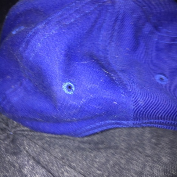 A hat - Picture 3 of 3